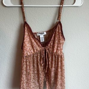 ⭐️RSQ extra cute top tie string it is xl but fits like a small medium!